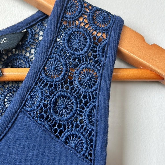 BANANA REPUBLIC FACTORY navy blue tank with macrame detail size M - Picture 4 of 6